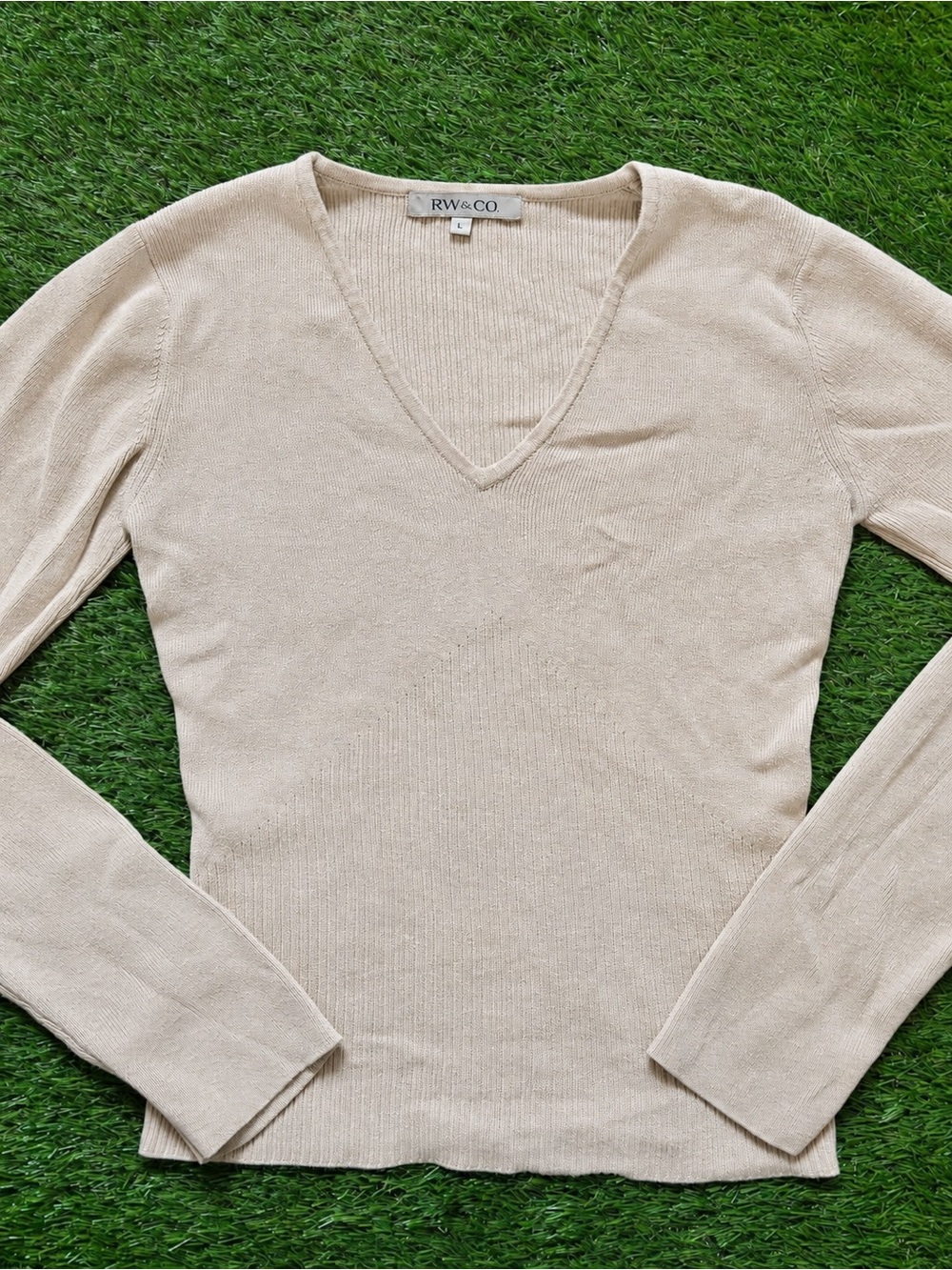 RW&CO Beige V-Neck Lightweight Knit Sweater Large